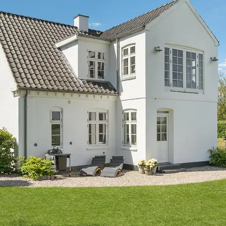 Hotel 3 Bedroom Stunning In Idestrup