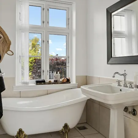 3 Bedroom Stunning In Hotel